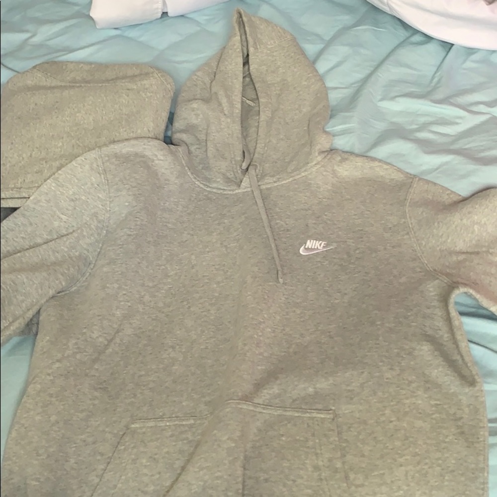 Men’s gray Nike hoodie